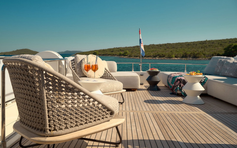 2019 FERRETTI YACHTS