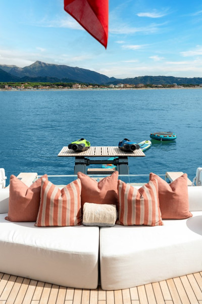 34 Oasis 2024 BENETTI YACHTS