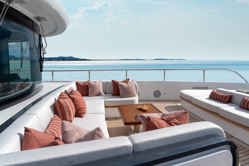 34 Oasis 2024 BENETTI YACHTS