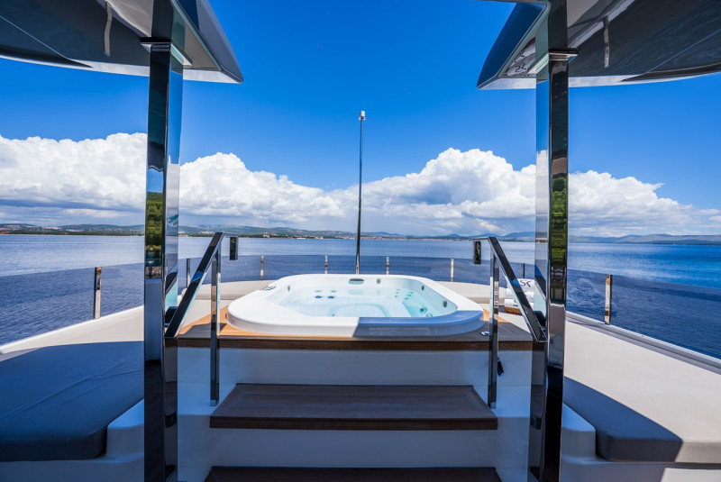 NAVETTA 33 2019 CUSTOM LINE