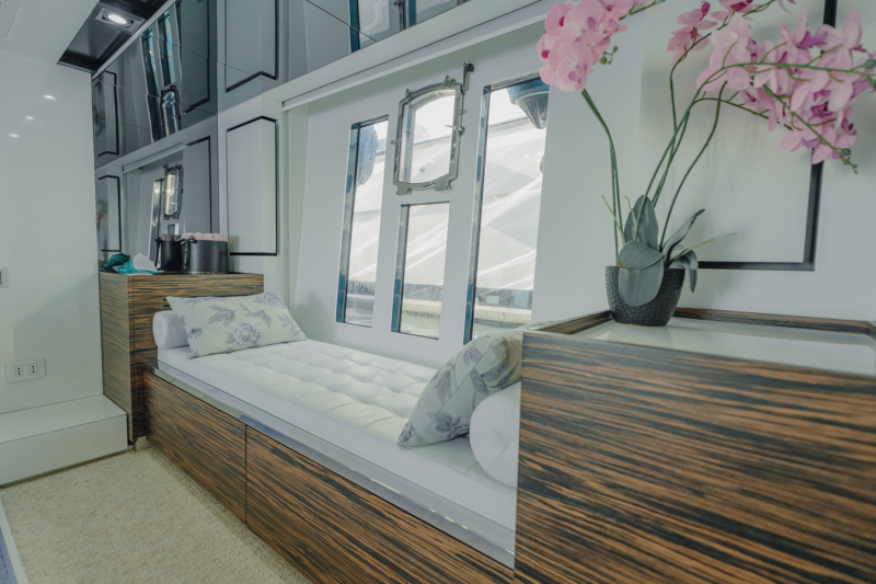 ABSOLUTE 70 STY 2010 ABSOLUTE