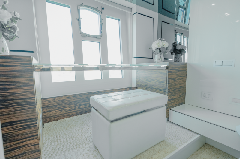 ABSOLUTE 70 STY 2010 ABSOLUTE