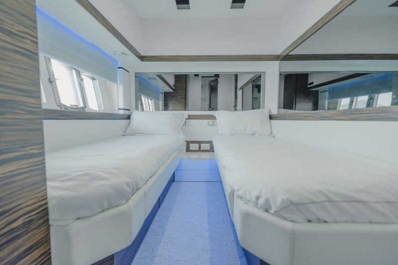 ABSOLUTE 70 STY 2010 ABSOLUTE