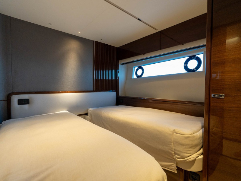 S80 2025 PRINCESS YACHTS