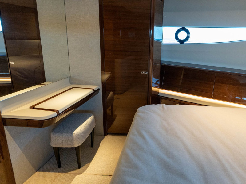 S80 2025 PRINCESS YACHTS
