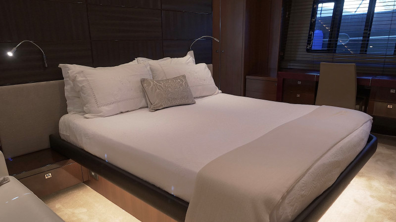 V72 2011 PRINCESS YACHTS