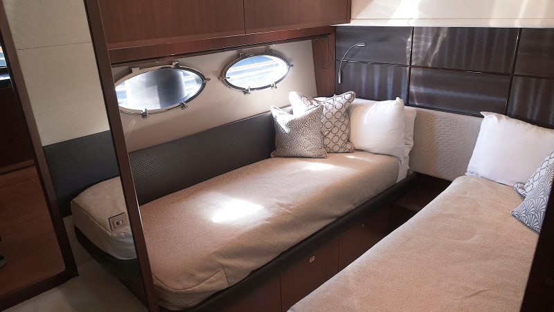 V72 2011 PRINCESS YACHTS