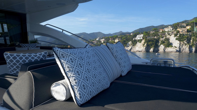 V72 2011 PRINCESS YACHTS