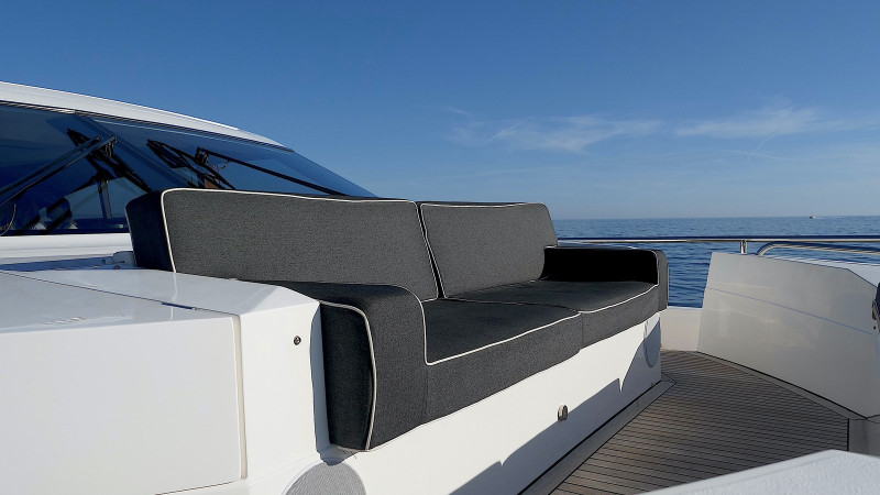 V72 2011 PRINCESS YACHTS