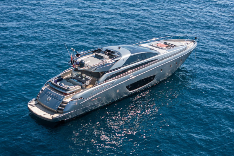 DOMINO 86 2010 RIVA YACHT
