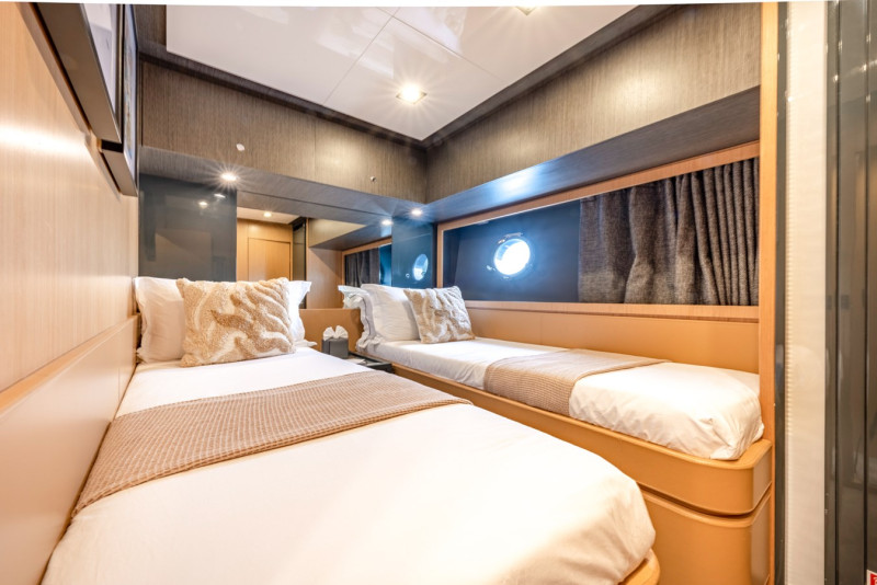 DOMINO 86 2010 RIVA YACHT