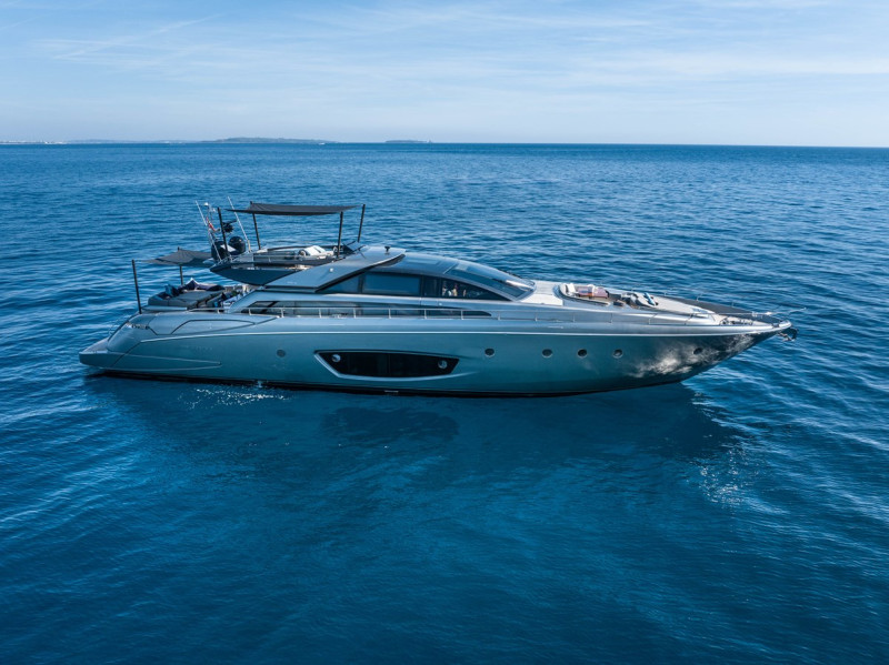 DOMINO 86 2010 RIVA YACHT