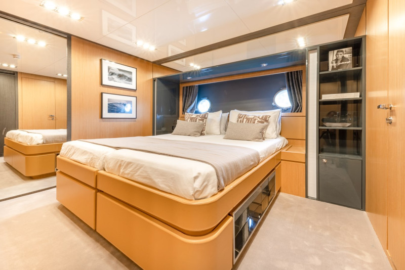 DOMINO 86 2010 RIVA YACHT