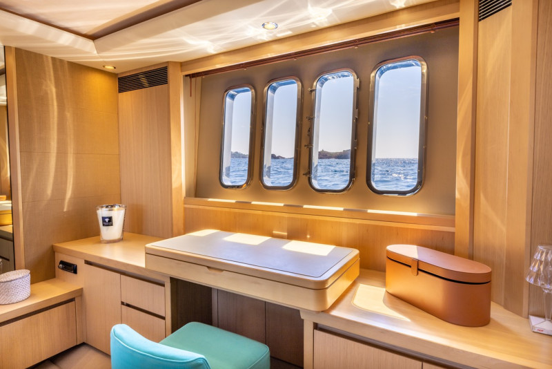 PRINCESS V70 2008 PRINCESS YACHTS