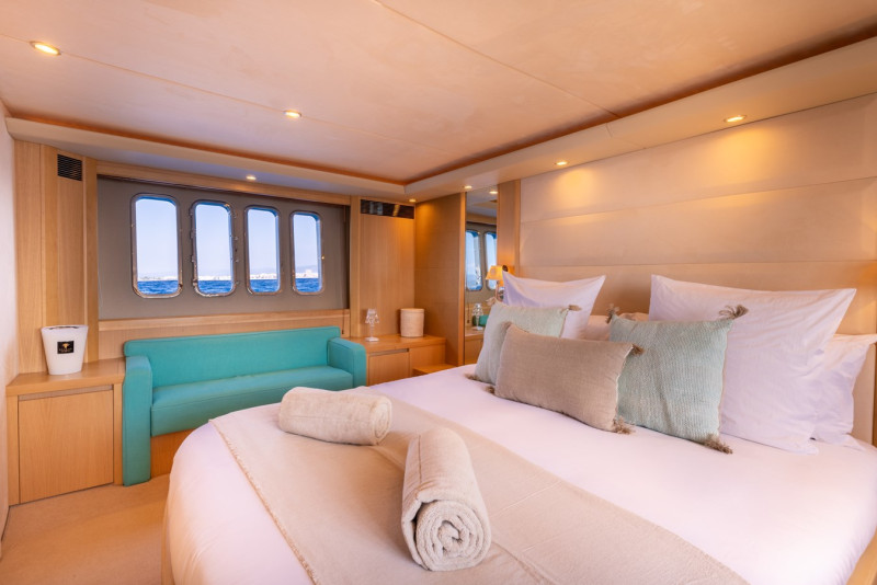 PRINCESS V70 2008 PRINCESS YACHTS