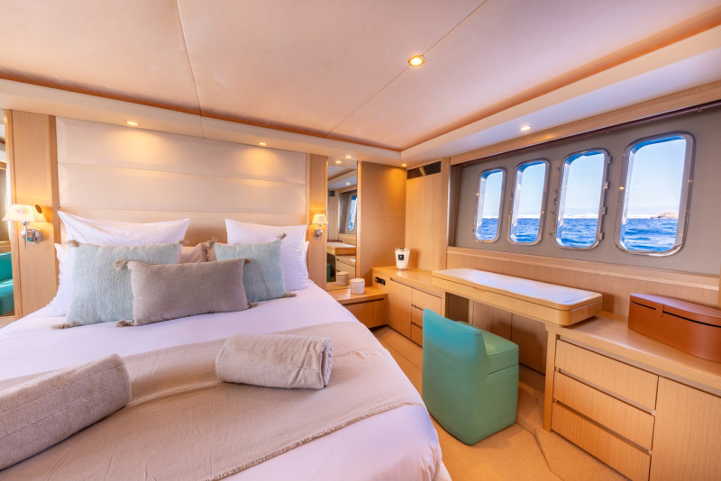 PRINCESS V70 2008 PRINCESS YACHTS