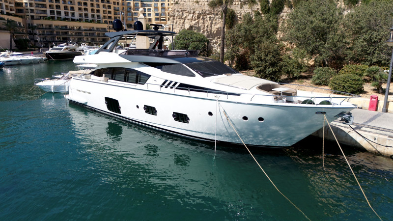 800 2010 FERRETTI YACHTS