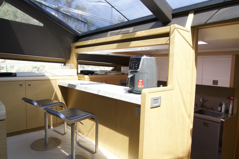 800 2010 FERRETTI YACHTS