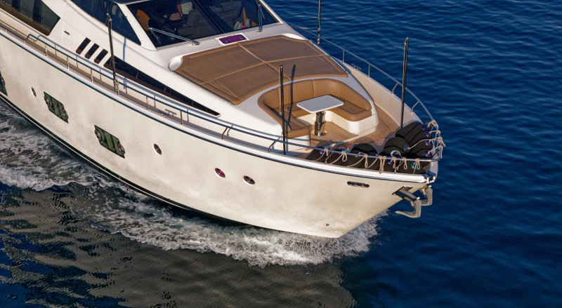 800 2010 FERRETTI YACHTS