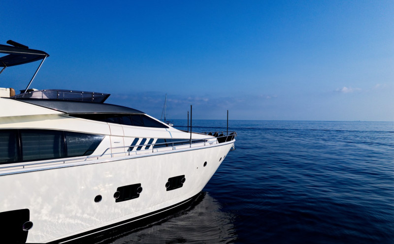 800 2010 FERRETTI YACHTS