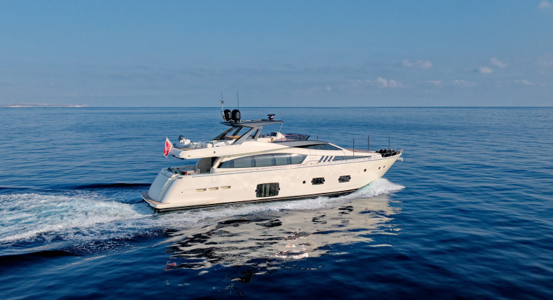 800 2010 FERRETTI YACHTS