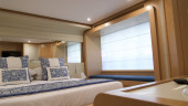 800 2010 FERRETTI YACHTS