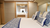 800 2010 FERRETTI YACHTS