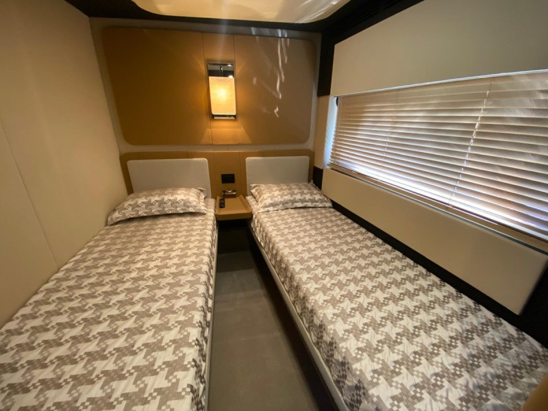 77S 2016 AZIMUT YACHTS