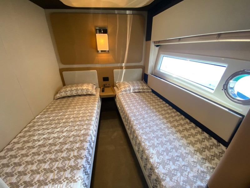 77S 2016 AZIMUT YACHTS