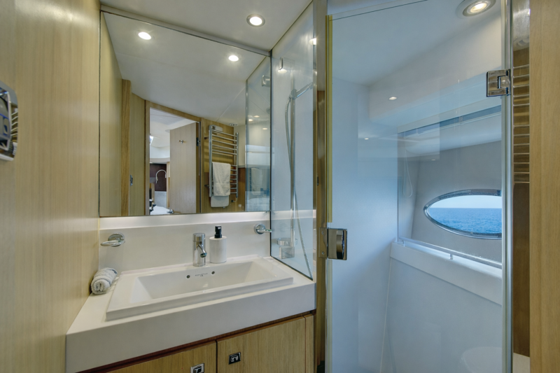 PRINCESS 72 2014 PRINCESS YACHTS