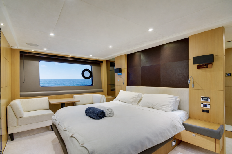 PRINCESS 72 2014 PRINCESS YACHTS