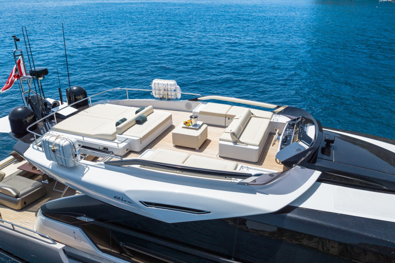 88 FOLGORE 2021 RIVA YACHT