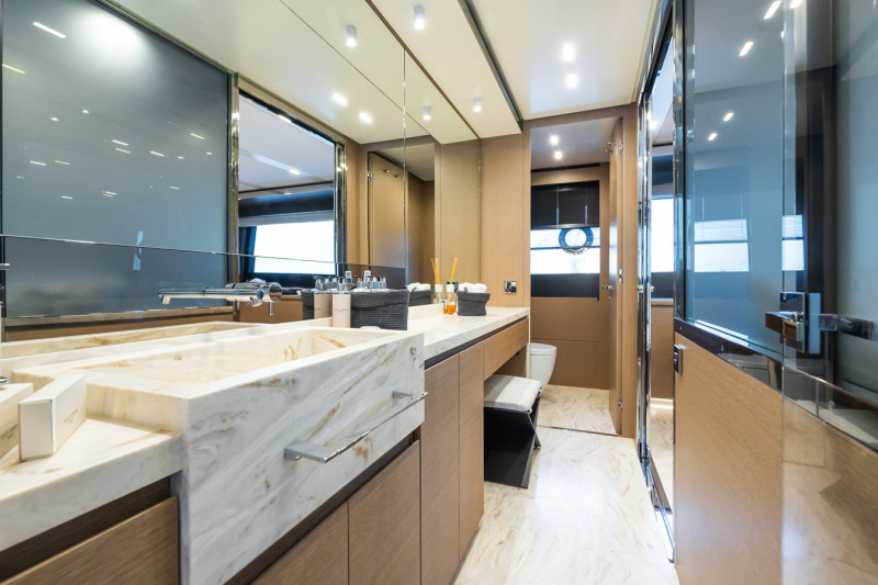 88 FOLGORE 2021 RIVA YACHT