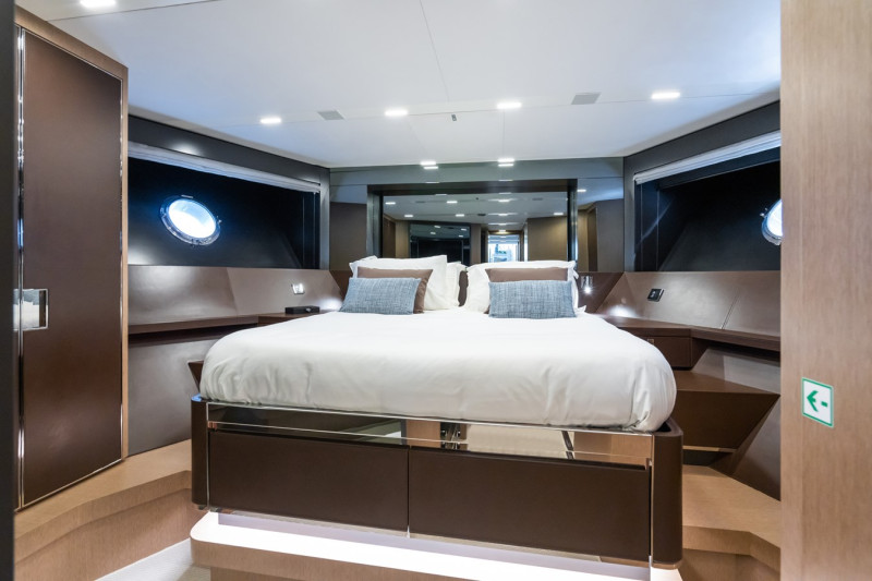 88 FOLGORE 2021 RIVA YACHT