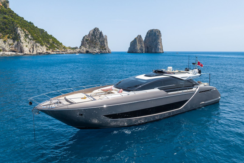 88 FOLGORE 2021 RIVA YACHT