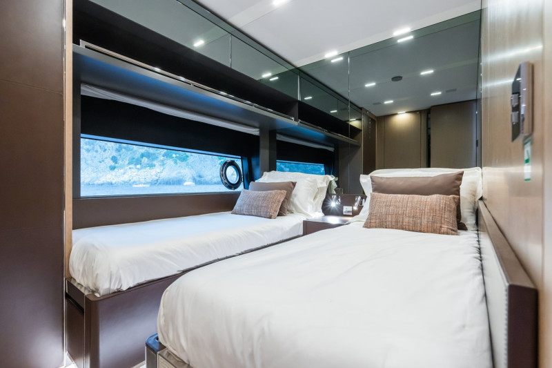 88 FOLGORE 2021 RIVA YACHT