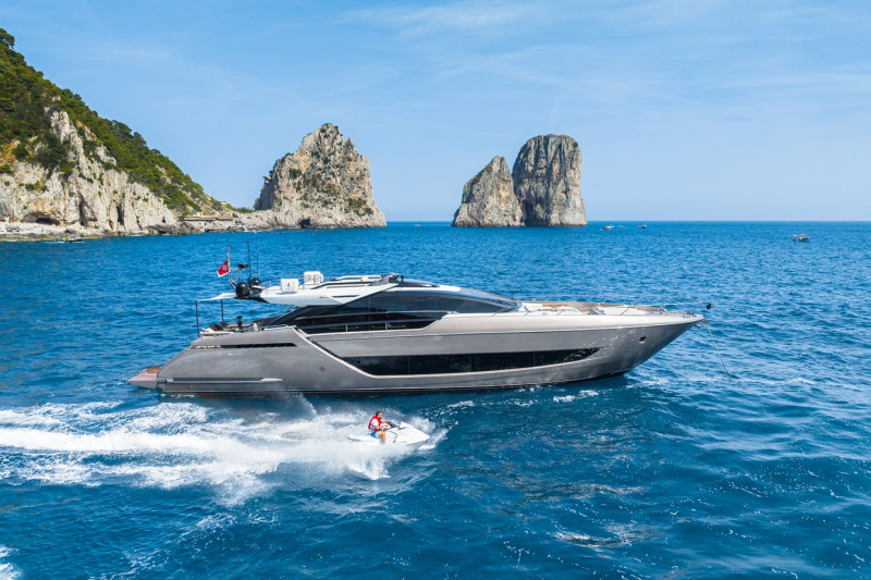 88 FOLGORE 2021 RIVA YACHT