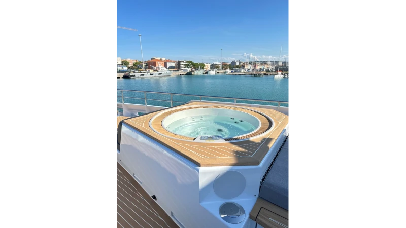 FAST CREW SUPPLIER 3307 2009 DAMEN YACHTING