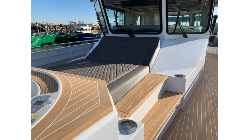 FAST CREW SUPPLIER 3307 2009 DAMEN YACHTING