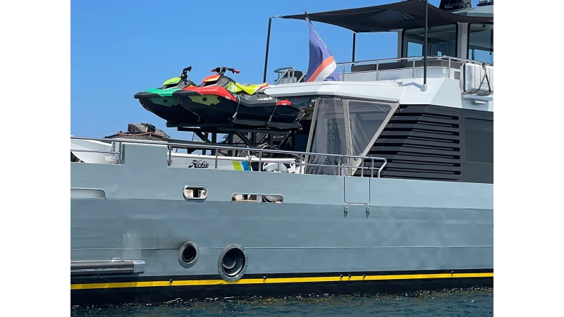 FAST CREW SUPPLIER 3307 2009 DAMEN YACHTING