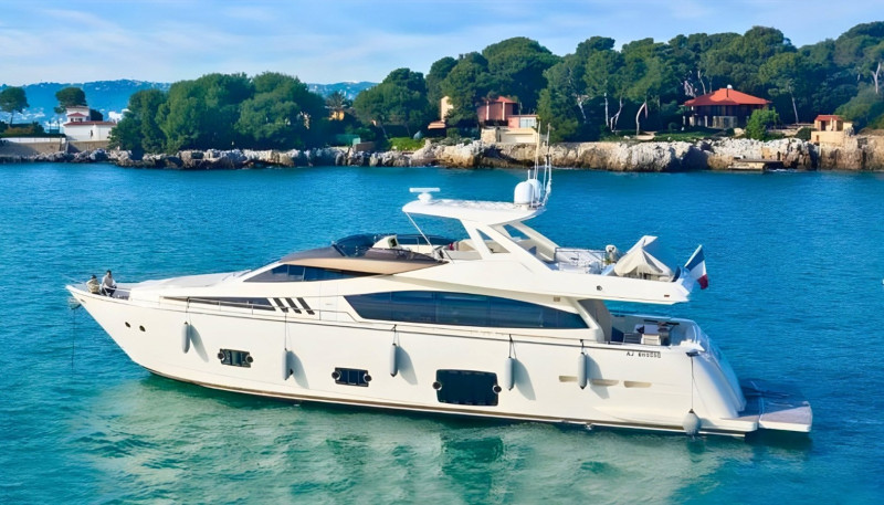 800 2011 FERRETTI YACHTS
