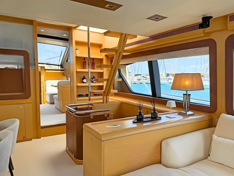 800 2011 FERRETTI YACHTS