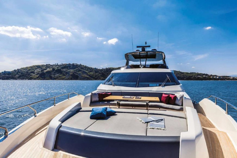 850 2017 FERRETTI YACHTS