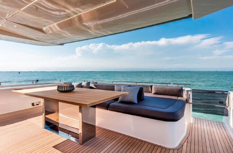 850 2017 FERRETTI YACHTS