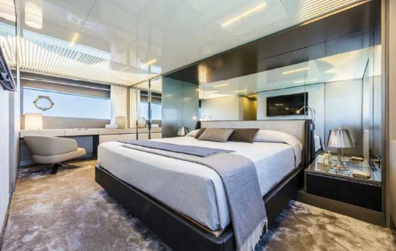 850 2017 FERRETTI YACHTS