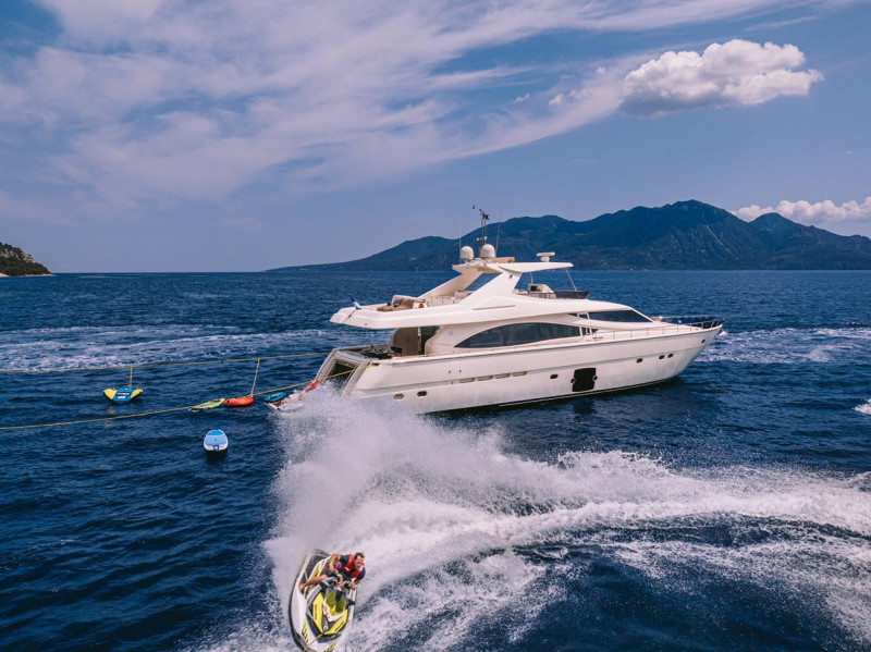 830 2009 FERRETTI YACHTS