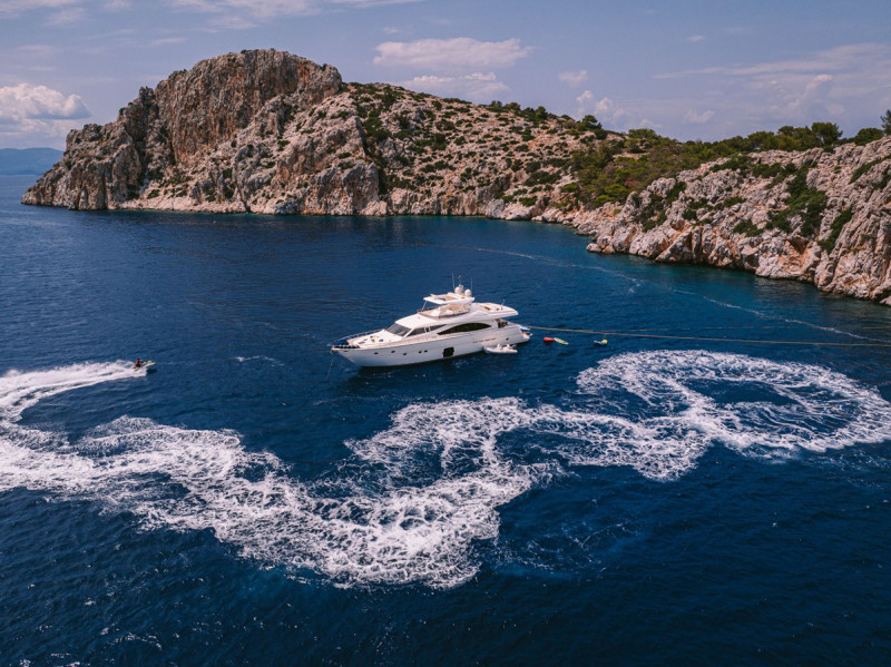 830 2009 FERRETTI YACHTS