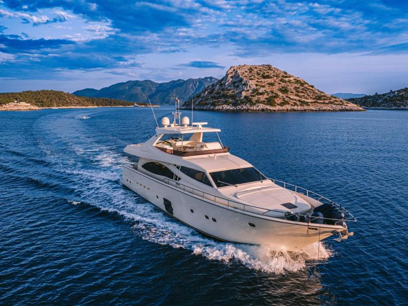 830 2009 FERRETTI YACHTS