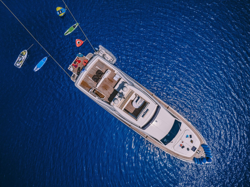 830 2009 FERRETTI YACHTS