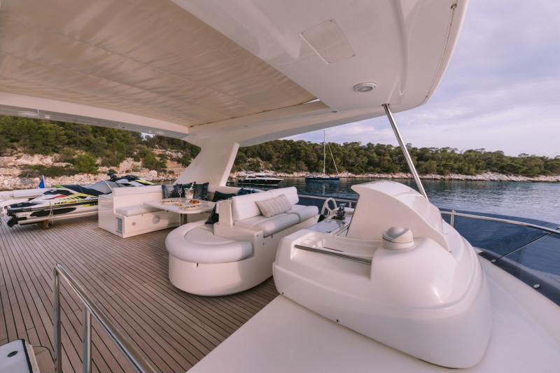 830 2009 FERRETTI YACHTS